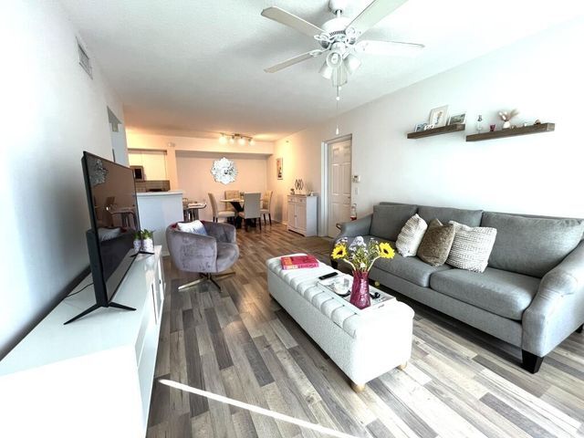 Photo - 713 Villa Cir Unit 713