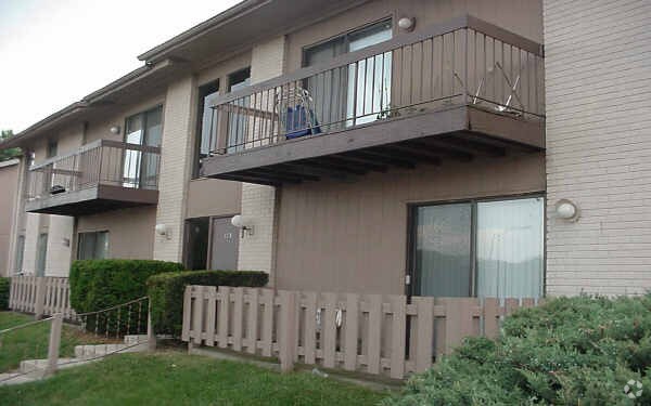 120 E Van Lake Dr - 120 E Van Lake Dr