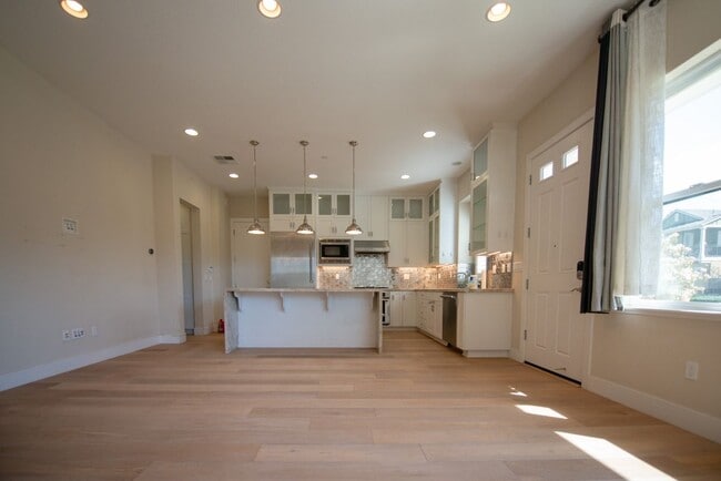 Photo - 218 Athena Ct House