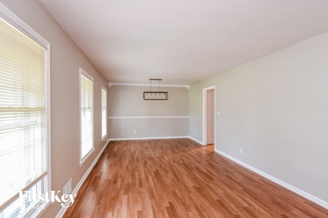 Photo - 1917 Annette Ln SW