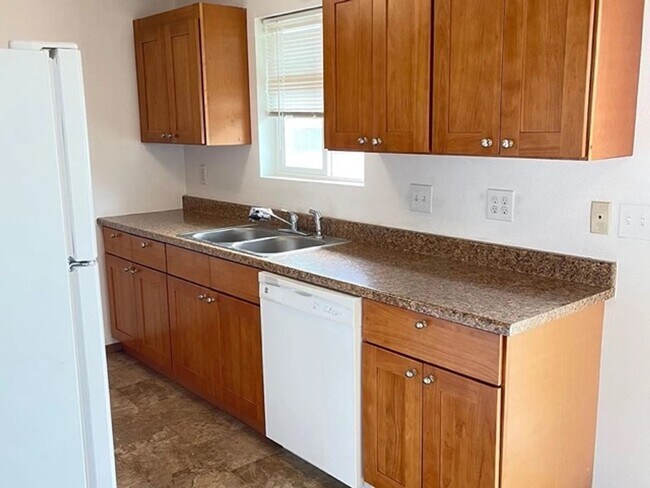 Photo - 4905 - York Duplex Unit 2