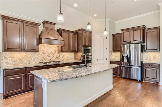Photo - 208 Maxwell Way