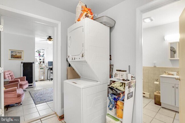 Photo - 2010 E York St Unit 2F