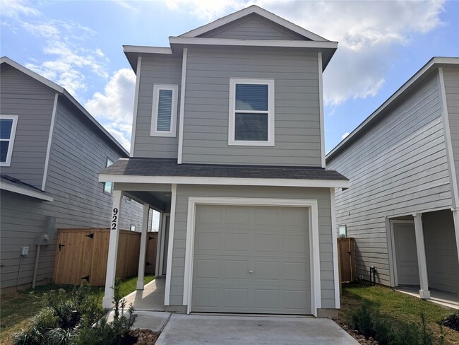 Building Photo - 922 Pertuso Ln