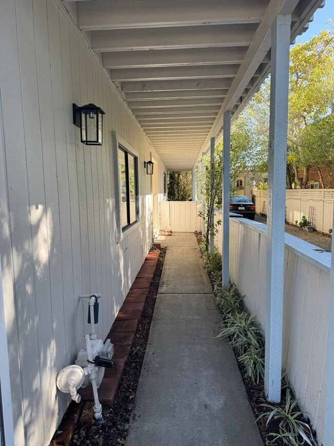 Photo - Walking distance to beaches, restaurants, 3 bedroom, 2 bathroom, upstairs level of home