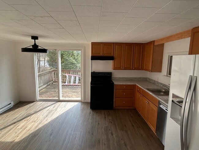 Kitchen - 1520 Harvey Ln