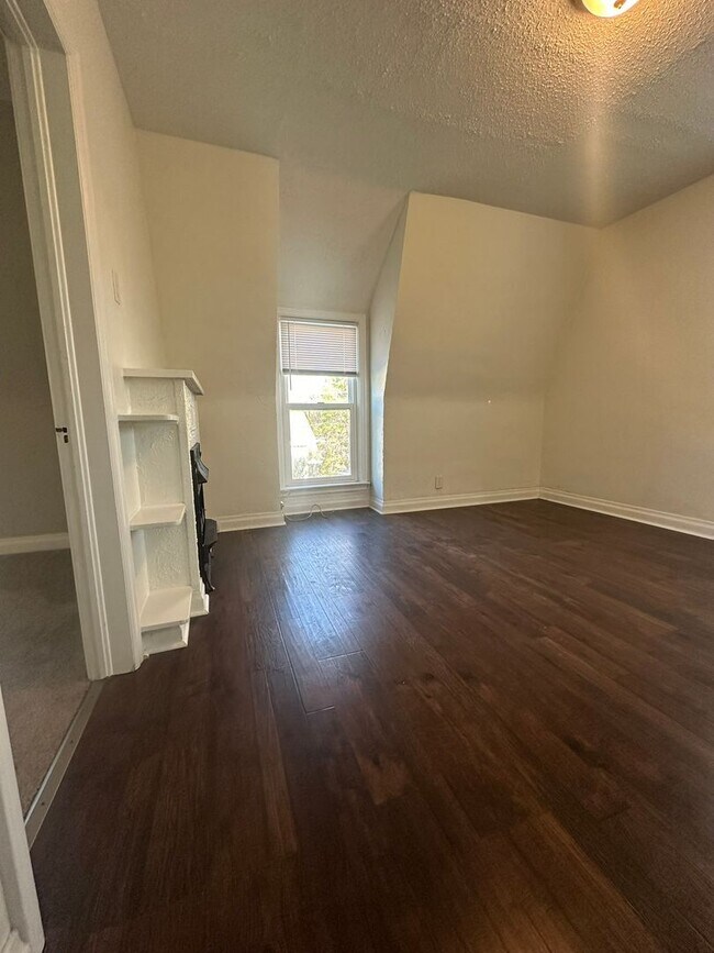 Photo - 113 N 6th St Unit #2