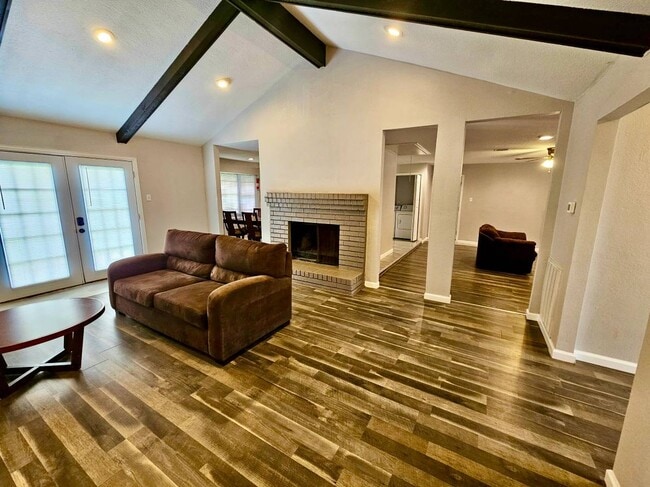 Photo - 5840 Oleander St