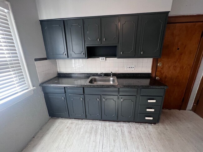 Photo - 2144 Waterbury Rd