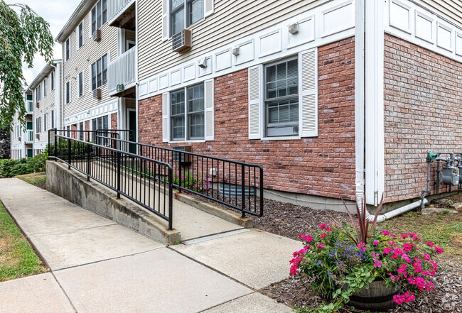 Summitwoods Apartments