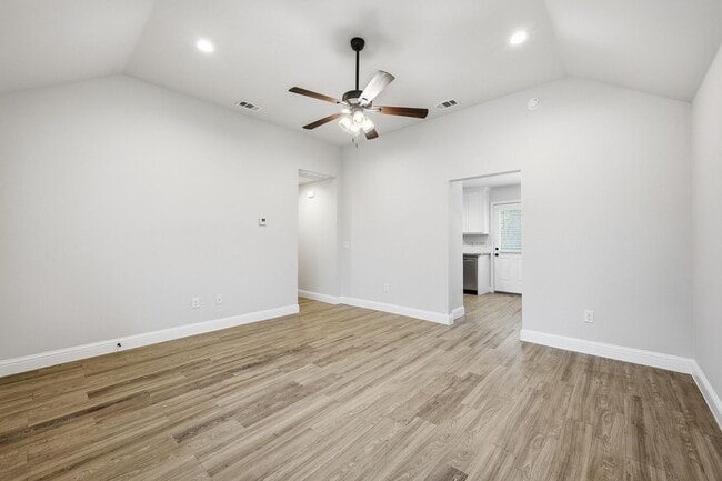 Photo - Immaculate 3 Bedroom Home with Stainless Appliances & Modern Finishes Throughout