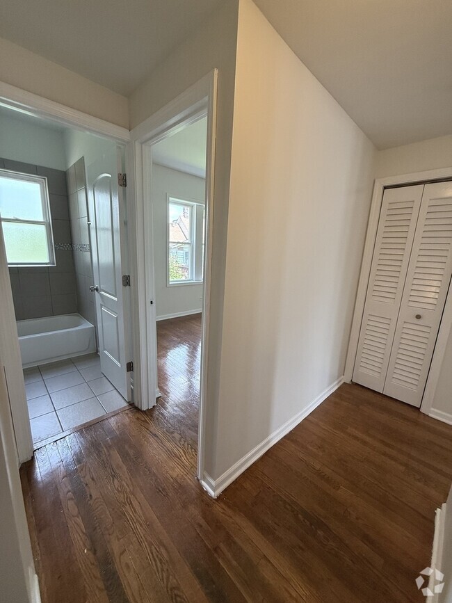 Building Photo - 7628 S Drexel Ave Unit 1N Rental