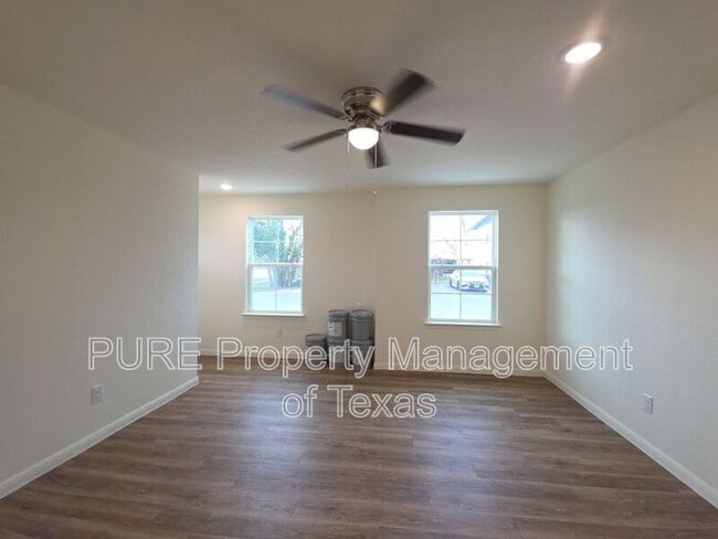 Photo - 2002 W 2nd St