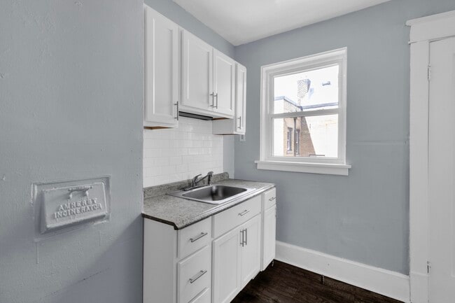 Photo - 2803 Main St