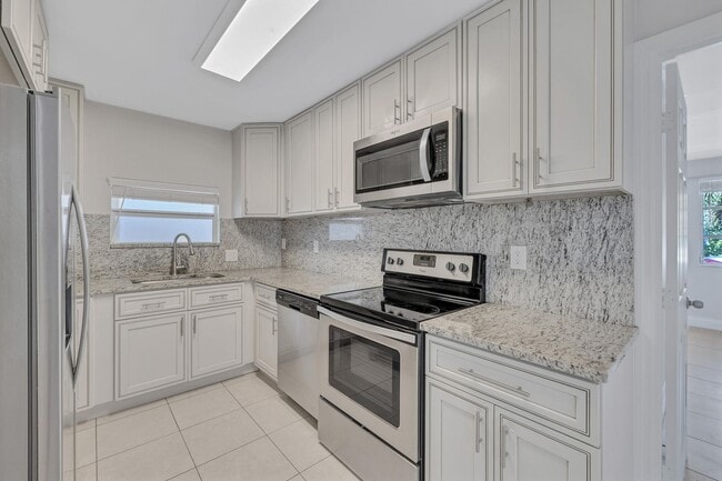 Photo - 1650 NE 33rd St