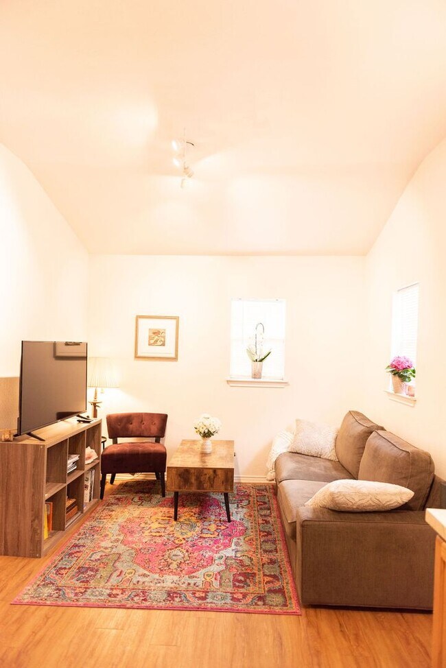 Photo - 4508 Bennett Ave Unit B