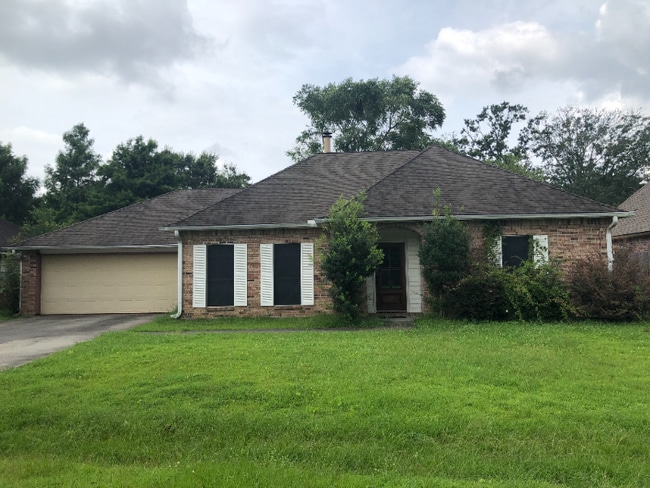 Building Photo - 303 Sara Dee Pkwy
