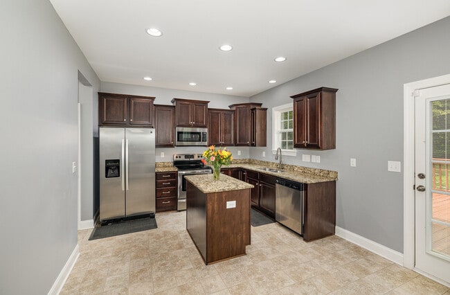 Photo - 201 Phillips Ridge Ln