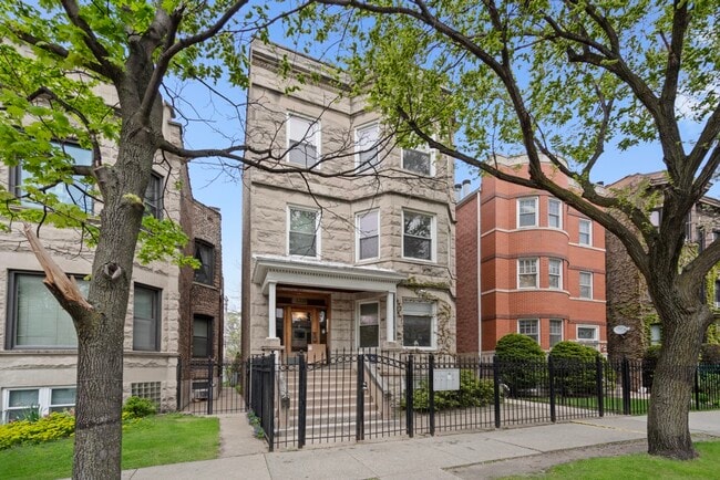 Photo - 1210 W Addison St Unit 1