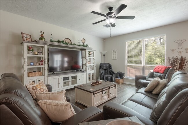 Photo - 127 Worley Way