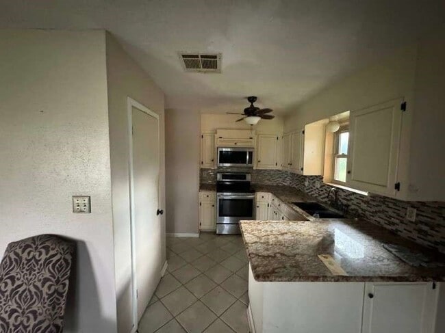 Building Photo - 718 Westbury St Rental