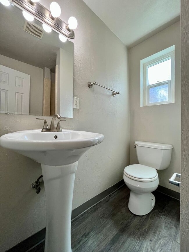 Photo - (DUP) Studio Apartment - Close to Campus Unit 05