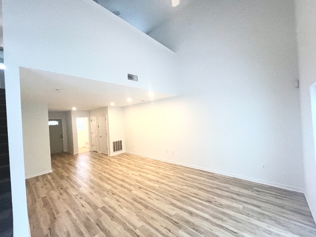 Photo - 473 Dandelion Ln