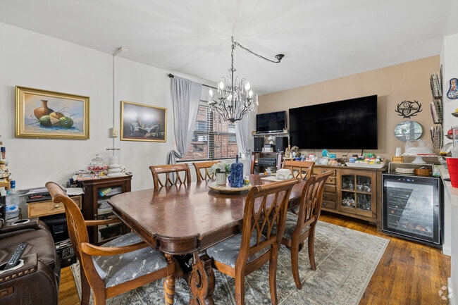 2BR, 1BA - Dining Room