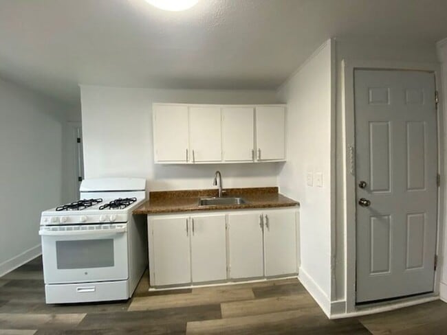 Photo - 124 S Chillicothe St