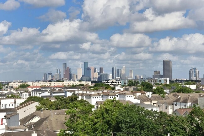 Building Photo - 3636 W Dallas St Unit 359