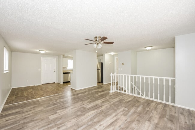 Photo - 110 Compass Ln