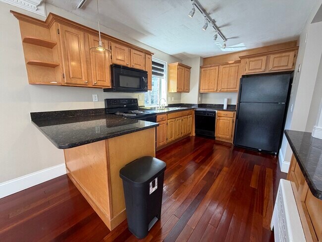 Photo - 2 Hammond Pond Pkwy Unidad 203