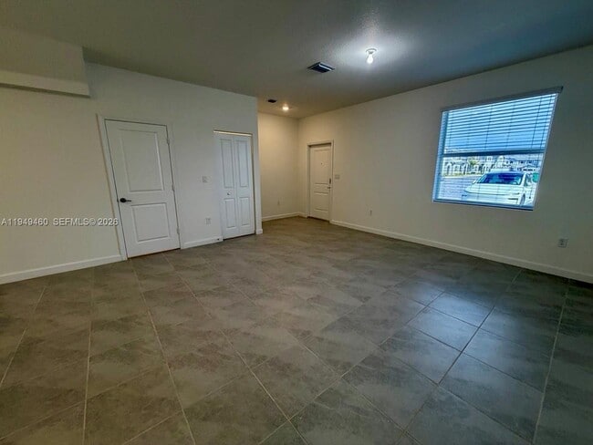 Photo - 254 SE 10th St