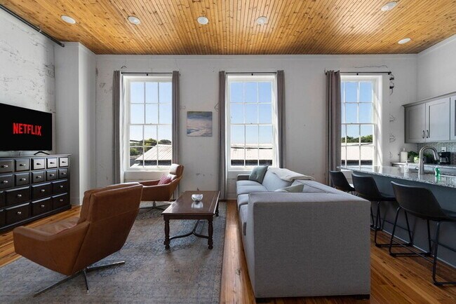 Photo - 10 W Main St Unit 7