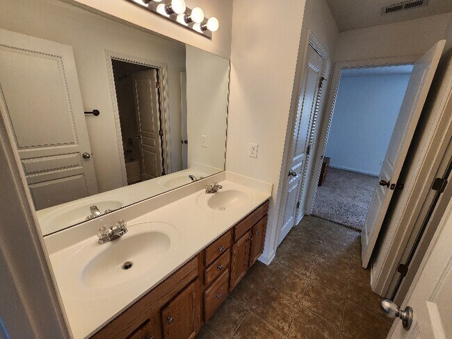 Photo - 3512 Clear Creek Crossing NW