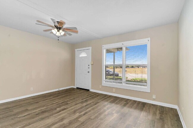Photo - Cozy 2 Bedroom 1 Bath Duplex in Cleburne T...