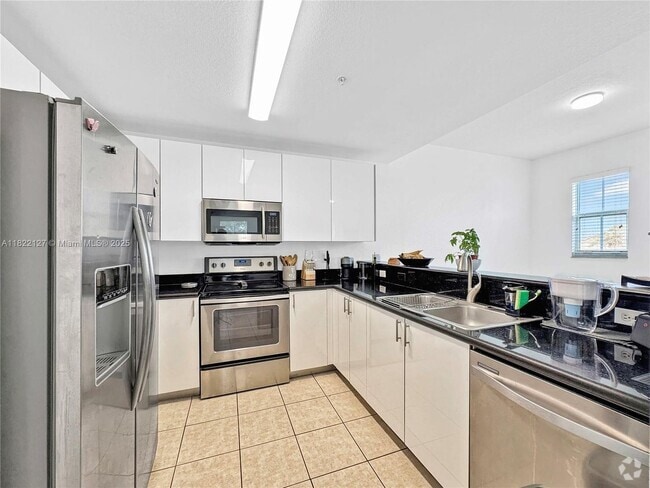 Building Photo - 11101 NW 83rd St Rental