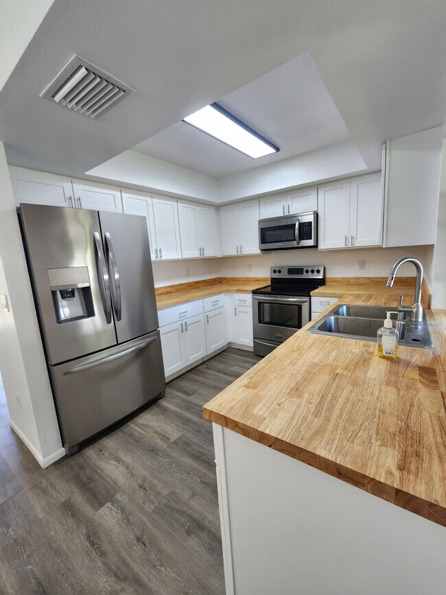 Photo - 28 NE 20th Ave