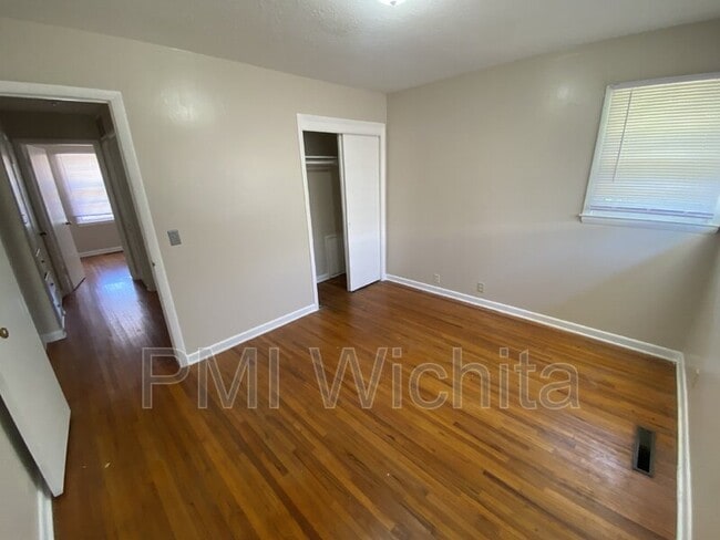 Photo - 889 S Hillcrest St