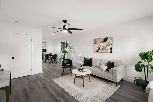 Building Photo - 1710 Hanford Dr Unit 1704