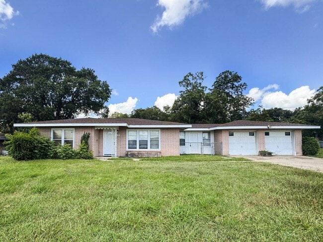 Building Photo - 8103 N Navarro St Rental