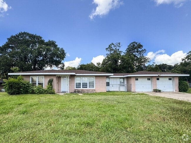 Building Photo - 8103 N Navarro St Rental