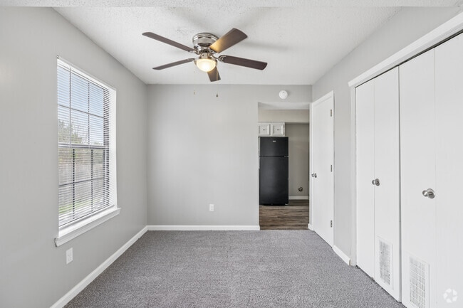 2BR, 1BA - 900SF - Dining Room