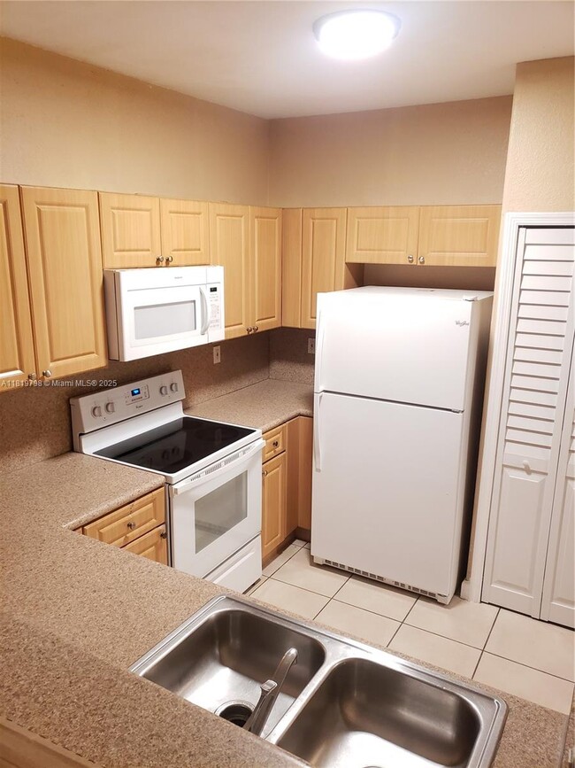 Photo - 2903 SE 17th Ave Condo Unit 106
