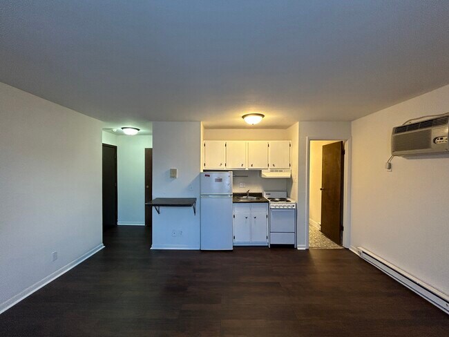 Photo - 134 E Johnson