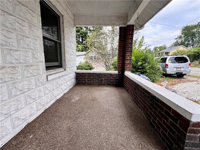 Photo - 39 Becker St