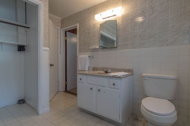 Building Photo - LEASING