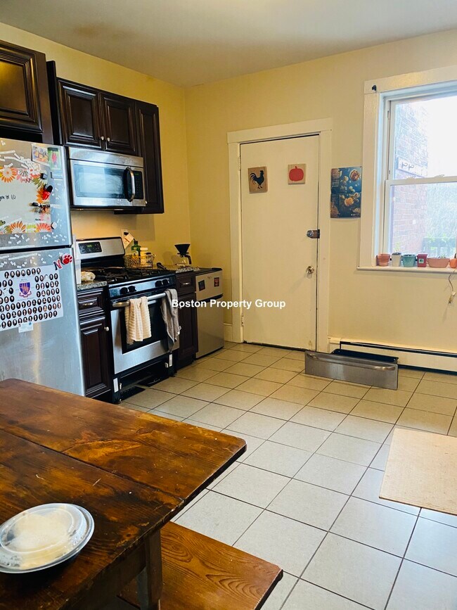 Photo - 137 Saint Alphonsus St Unit 3