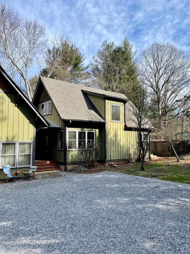Super Convenient Kenilworth Location! 3 Be... - Super Convenient Kenilworth Location! 3 Be... House