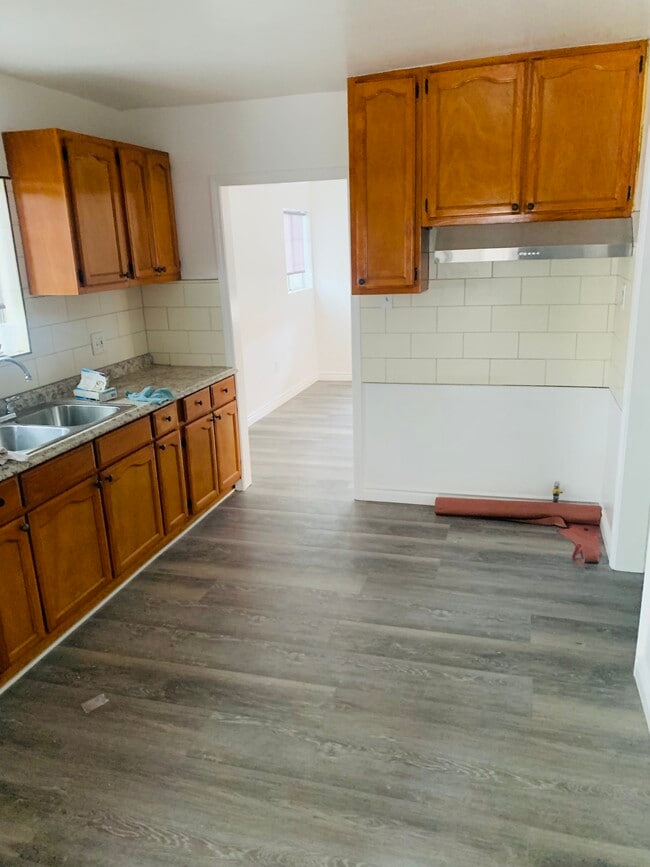 Kitchen - 4102 Santa Ana St